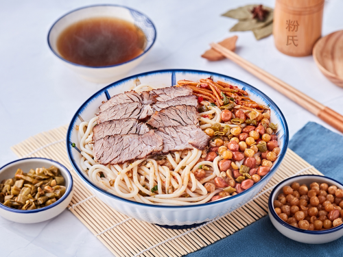 粉氏桂林鹵粉融合傳統(tǒng)不斷創(chuàng)新，致力打造適應(yīng)更多消費(fèi)者的米粉品牌